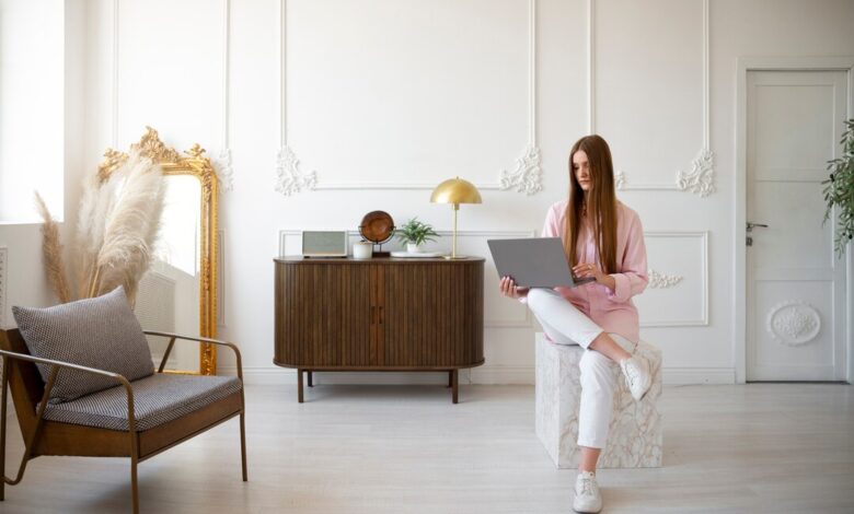 The Allure of Luxury Interiors: Crafting Spaces of Elegance and Comfort